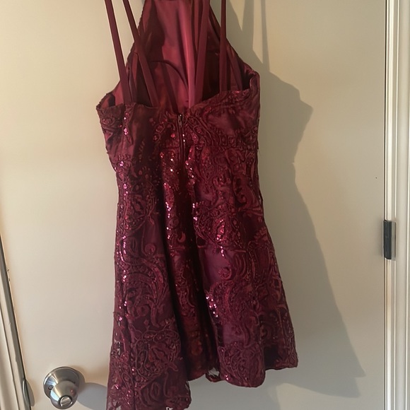A short maroon sequin dress, brand sequin hearts, size 1 - Picture 2 of 2